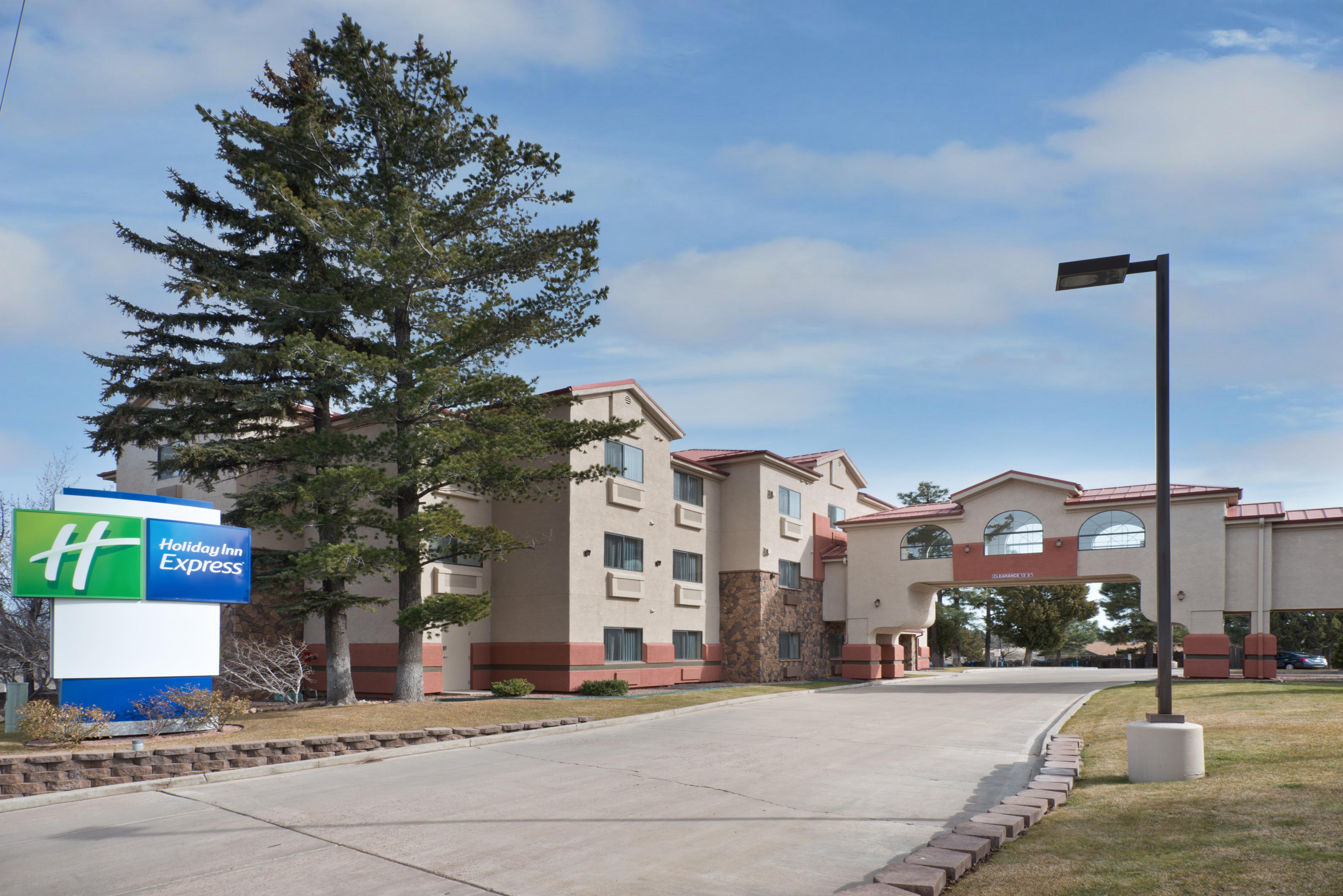 Holiday Inn Express Show Low By Ihg Exterior foto