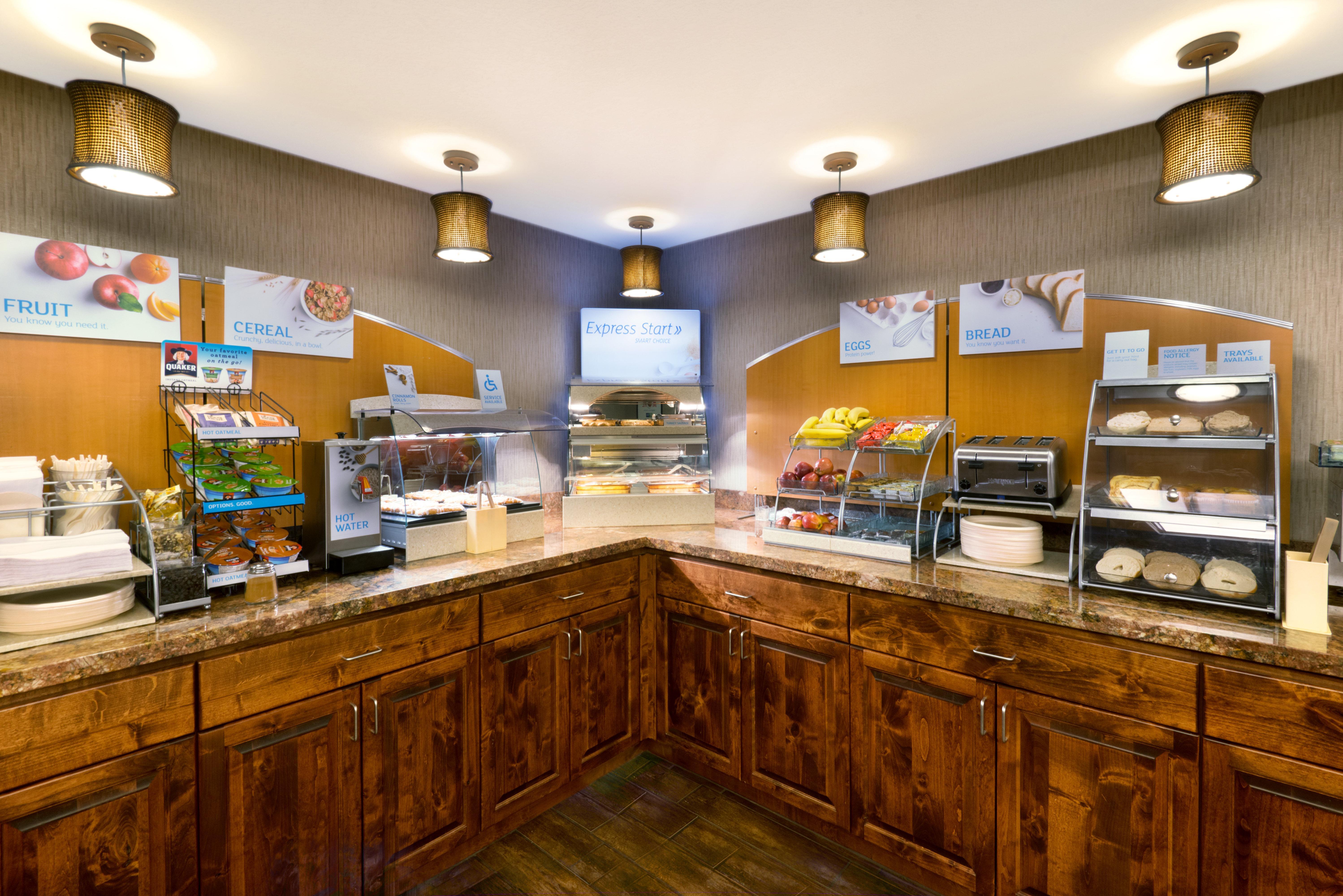 Holiday Inn Express Show Low By Ihg Exterior foto