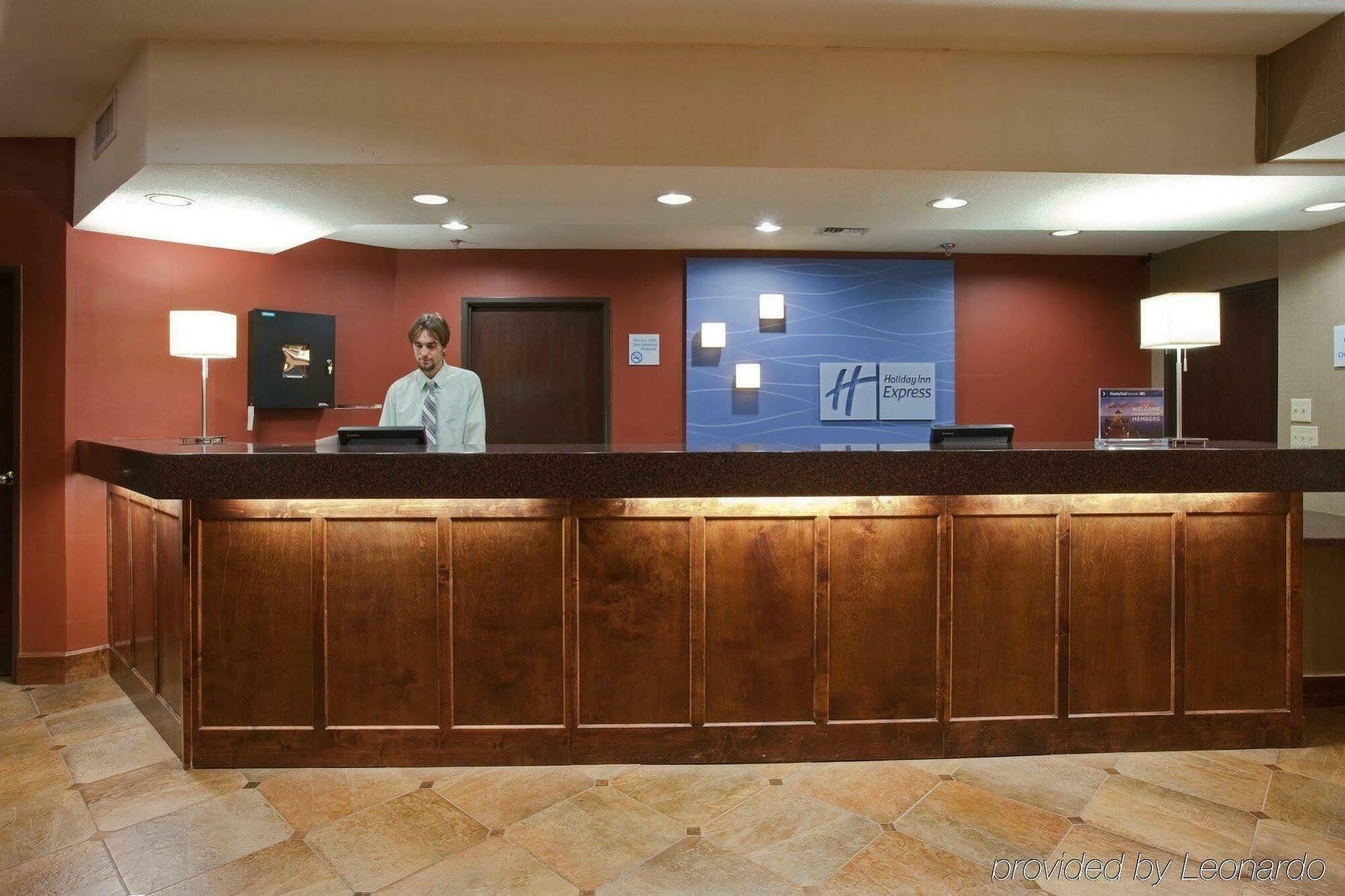 Holiday Inn Express Show Low By Ihg Exterior foto